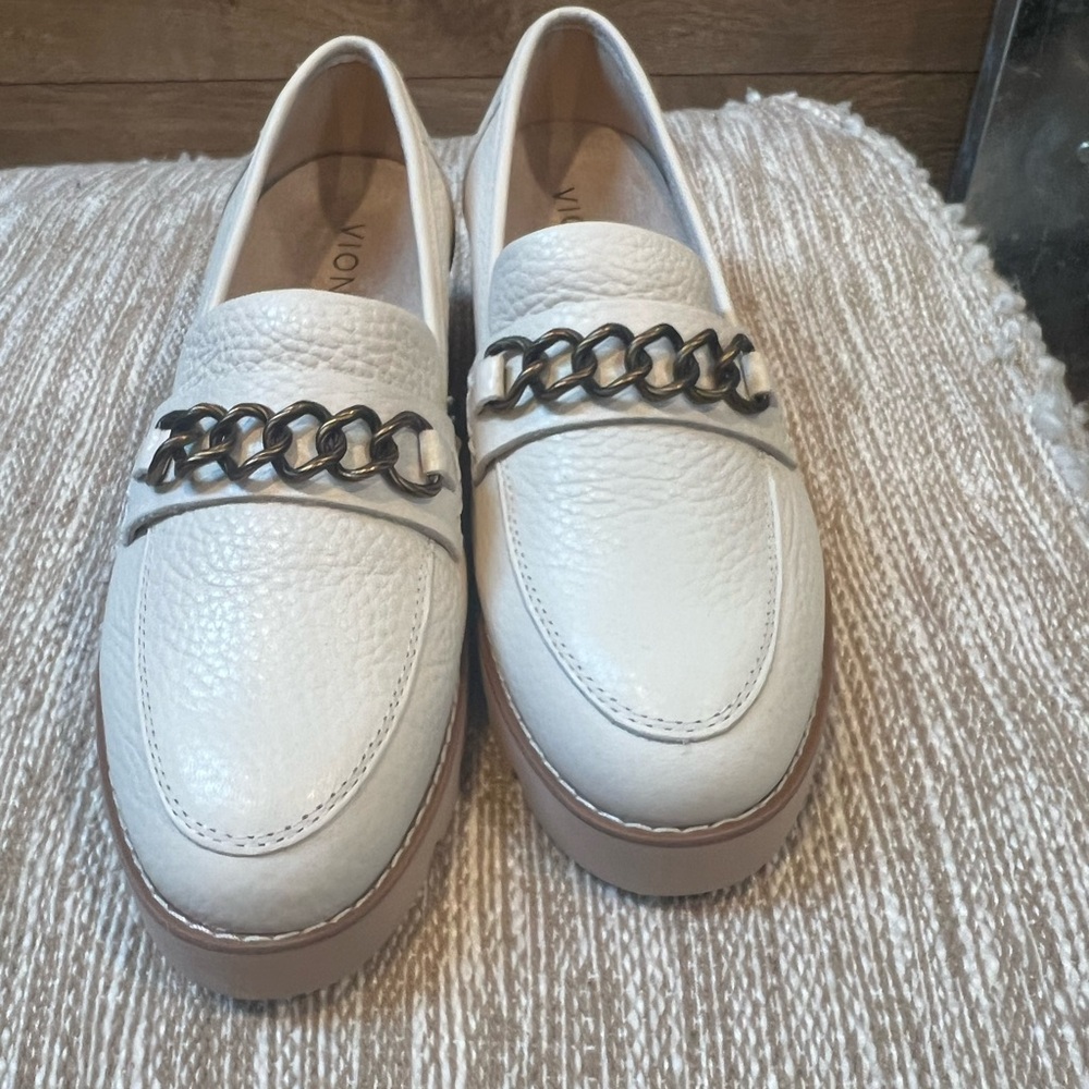✨ Vionic Emalyn Leather Chain Loafers – Cream (Size 5M)✨